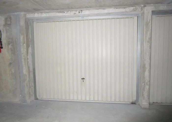 T3 Avec Balcon, Garage Et Cuisine Equipee - Fr-1-197-417 شقة *